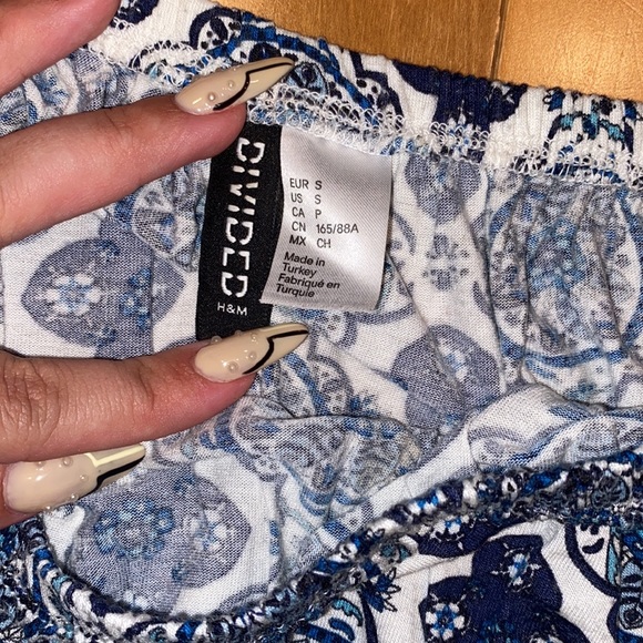 NWOT- DIVIDED H&M CROP TOP - SIZE SMALL - Picture 3 of 5